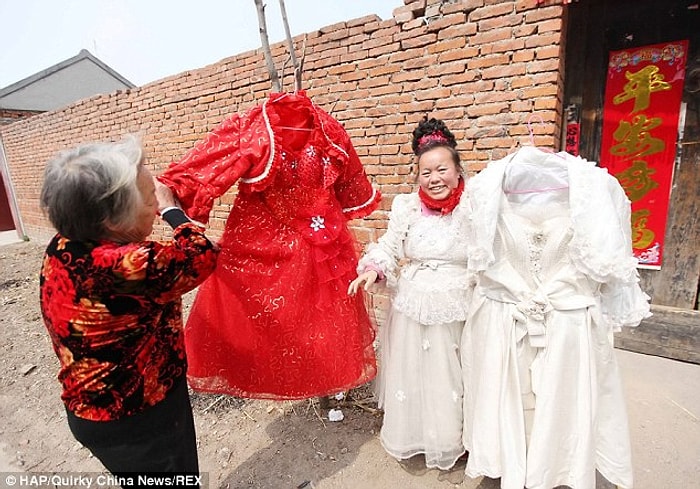 En Mutlu Gününü Yine Yeni Yeniden Yaşamak İçin 10 Yıldır Gelinlik Giyen Kadın: Xiang Junfeng