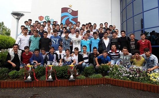 Trabzonspor'dan Şampiyonlara Plaket