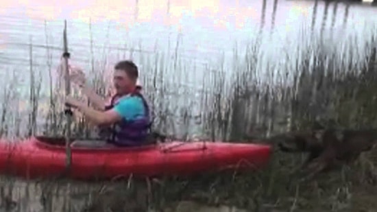 Kanoyla Açılmak İsteyen Sahibine İzin Vermeyip Kanosunu Geri Çeken Köpek