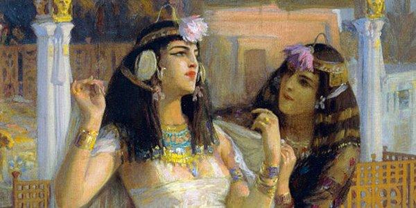 11. Bir antik mısır efsanesine göre; Kleopatra, Marc Antony'e olan aşkını ve birkaç dakika içinde bir ulusun tüm zenginliğini tüketebileceğini göstermek için bir inciyi şarap içinde çözündürdü.