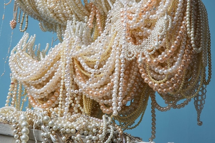 Satsanız Tüm Sülaleyi Doyurabileceğiniz İnci Takılardan Yapılmış Gemi: Galleons and Feathers