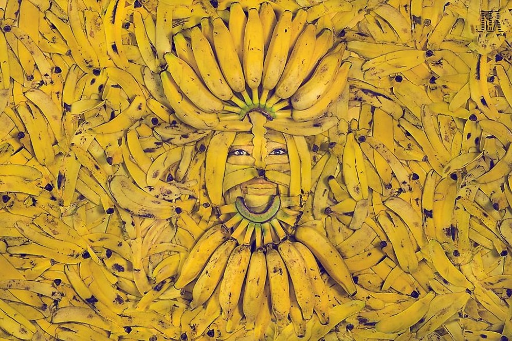 Favori Yiyeceklerinin İçine Gömülüp Poz Veren Modeller