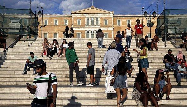 Yunan halkının yüzde 56'sı kemer sıkmaya razı