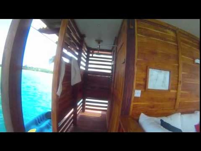 Su Altında Yatak Odası Olan Ahşap Ev