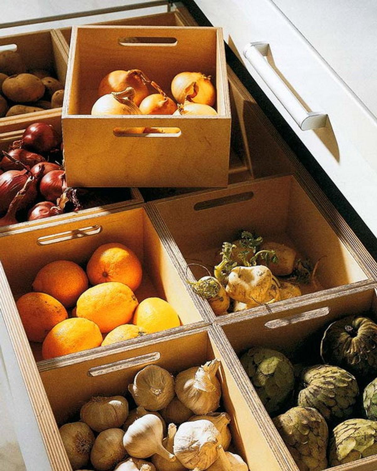 Качество хранения овощей. Хранение овощей. Ящик для овощей на кухню. Выдвижные ящики для овощей. Фрукты в ящике.