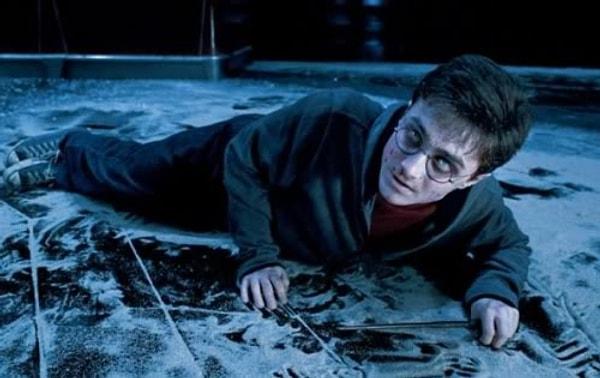 1. İlk kitabın başlarında Harry, sonuna doğru Ron ölürdü.