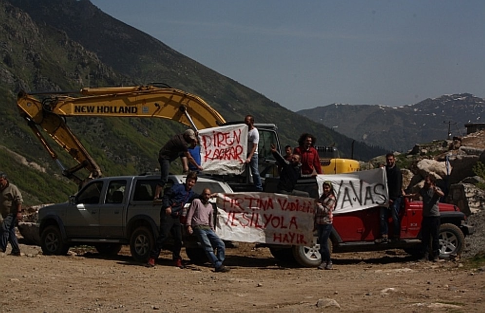 Yol Yeşilken Dursunlar Diye #YeşilYolaDurDe Hashtag'ine Destek Büyüyor!