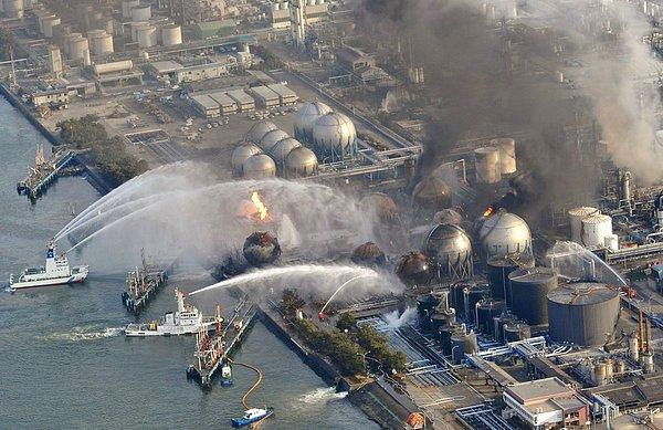 16. Japonya'da 2011 senesinde meydana gelen Tsunami nedeniyle, yakıt fabrikasında meydana gelen nükleer erime ve sonrasında çıkan yangın.
