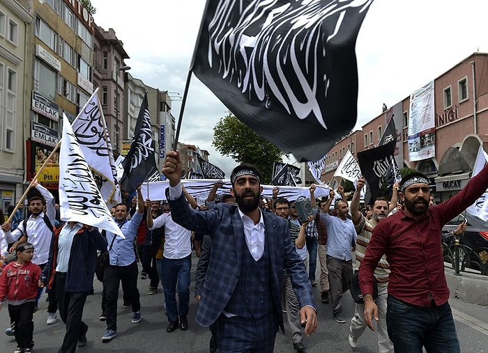 İstanbul'da Cuma Namazı Sonrası 'Hilafet' Yürüyüşü