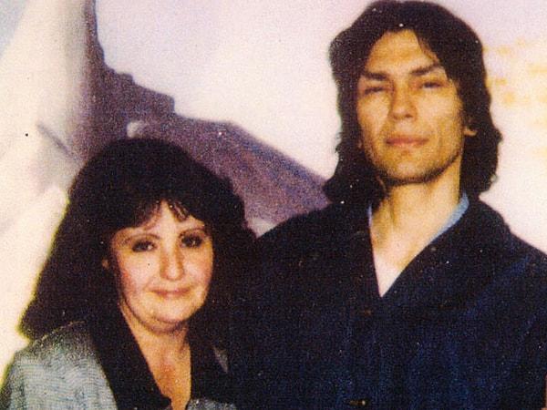 22 Temmuz 1988 tarihinde dava başladı. Ramirez, 22 Eylül 1989`de 13 cinayet, 5 cinayet girişimi, 11 cinsel suç ve 14 ev soygunundan suçlu bulundu