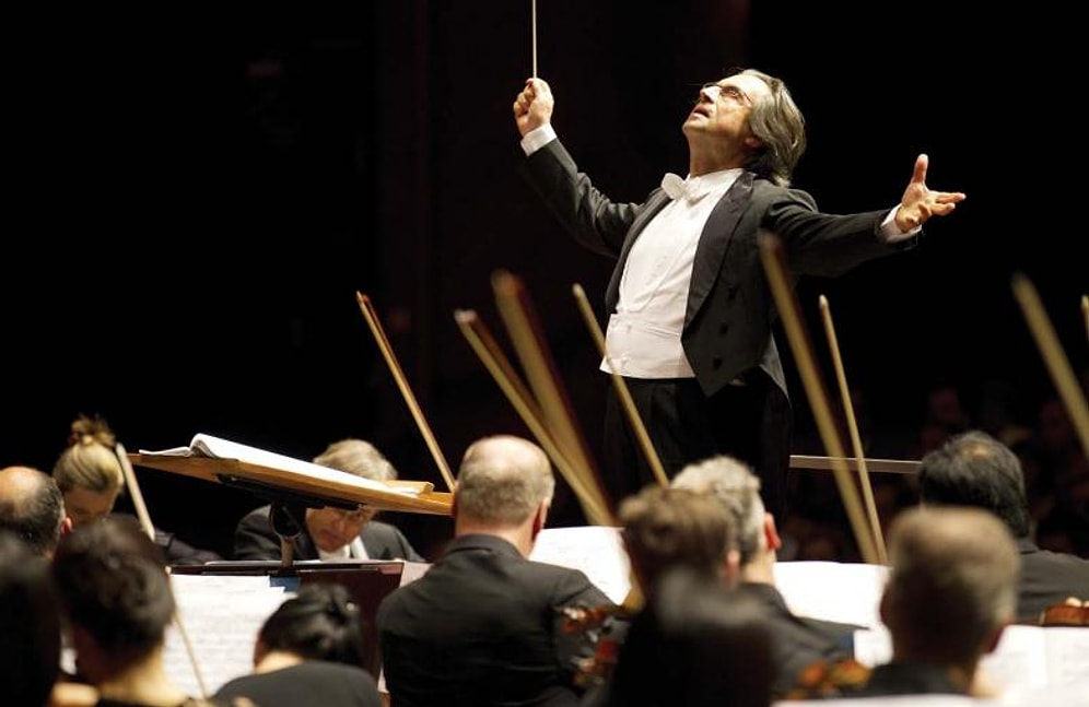 Osuruğuyla Sanat İcra Eden Adam