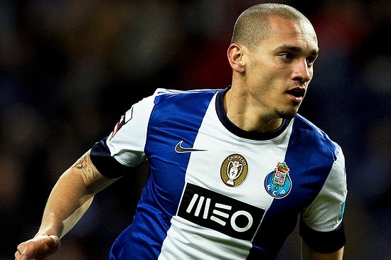 Fenerbahçe, Maicon'dan Haber Bekliyor