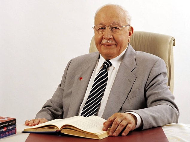 3. Necmettin Erbakan: "Sen Refah Partisi’ne hizmet etmezsen hiçbir ibadetin kabul olmaz. Çünkü başka türlü Müslümanlık olmaz. Refah Partisi için çalışacaksın. Çalışmazsan patates dinindensin!"