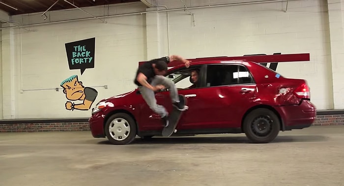 Steve-O'nun Aracını Kaykay Parkuru Olarak Kullanıp Parçalatması