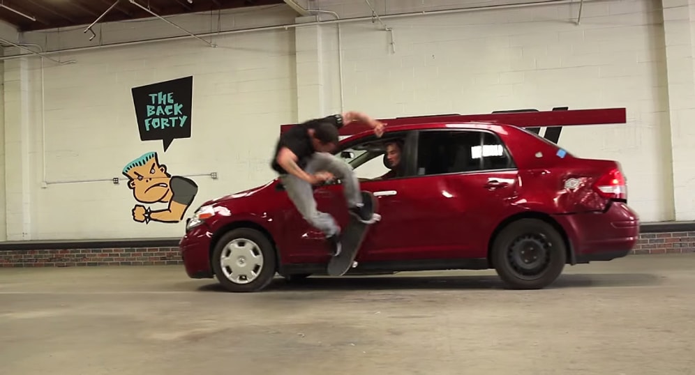 Steve-O'nun Aracını Kaykay Parkuru Olarak Kullanıp Parçalatması