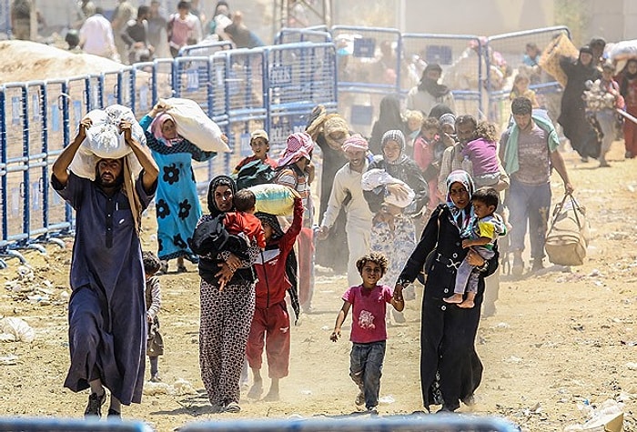 Akçakale'den Suriye'ye Geçişler Sürüyor