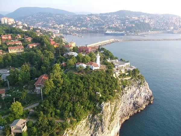 1. Zonguldaklı olmak; Zonguldak'ın yeşil, mavi ve siyahın buluştuğu yer olduğunu bilmektir.