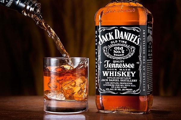 16. Jack Daniels viskisinin üretildiği şehir/kasabada alkolün yasak olması ve kullanılan suyun fabrikanın yakınındaki mağaradan elde edilen kaynak suyu olması.