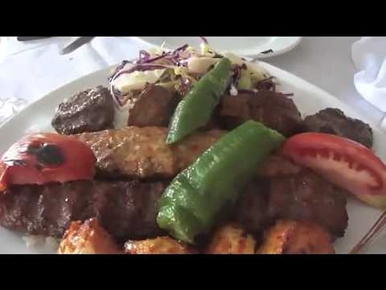 Türk Yemeklerini Denerken Kendinden Geçen Dayılar