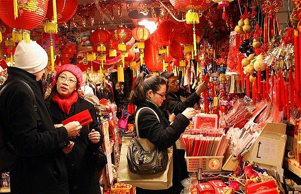 17. Çin'de hiç kimseye saat ya da şemsiye hediye etmeyin.