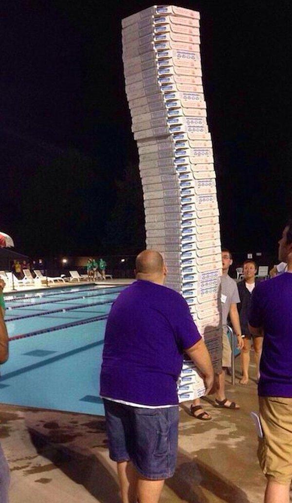 6. Aynı anda 50 tane büyük boy pizza taşımak!