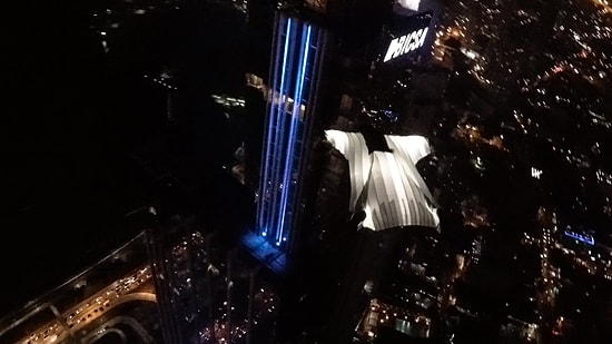 Gece Karanlığında Wing Suit Yapan Paraşütçünün Kamerasından Panama Şehri