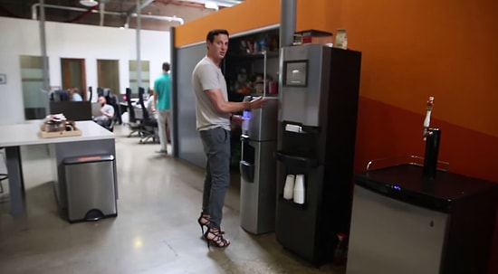 Kadınları Anlamak İçin Topuklu Ayakkabı Giyen Adamın Dramı