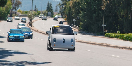 Google’ın Direksiyonsuz Otomobili Trafiğe Çıktı