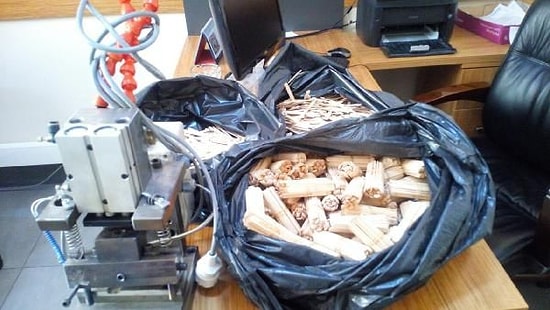 Türkiye'ye Hoş Geldiniz: 'Bedava' Yazılı Dondurma Çubuğu Üreten Çete Yakalandı!