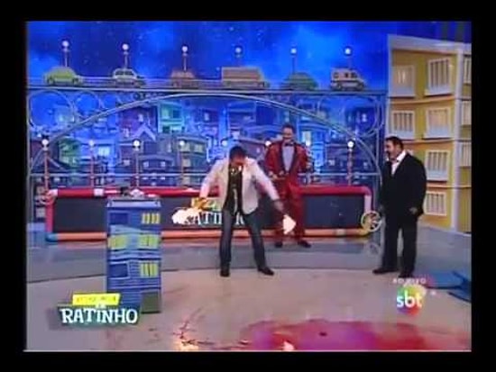 Gösteri Esnasında Zorla Kendisini Yaktı