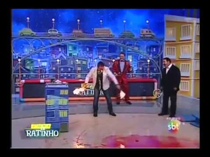 Gösteri Esnasında Zorla Kendisini Yaktı