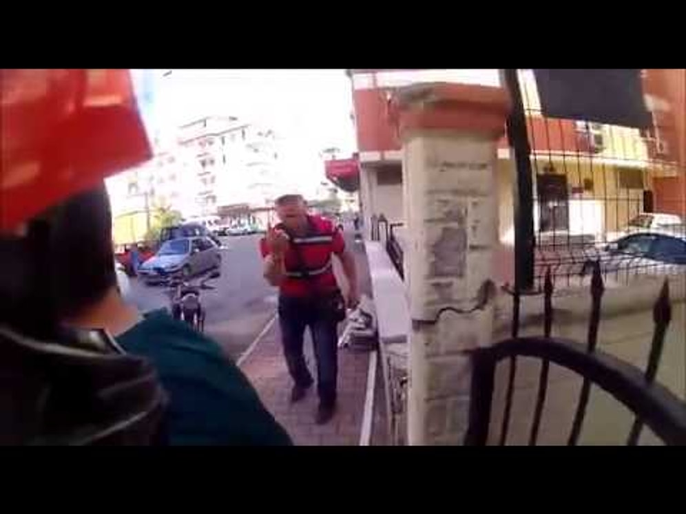 Gençliğine Güvenme Valla Parçalarım