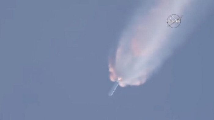 SpaceX'in Kargo Roketi Havada İnfilak Etti