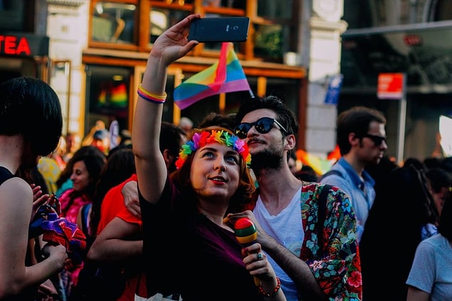 14. Rengarenk bir selfie sonrasında,
