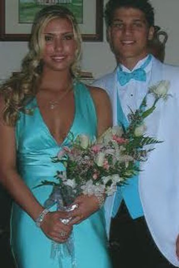 Эта пара из Нью-Джерси участвовала на всех вечеринках и во всех танцевальных шоу, проводимых в школе.