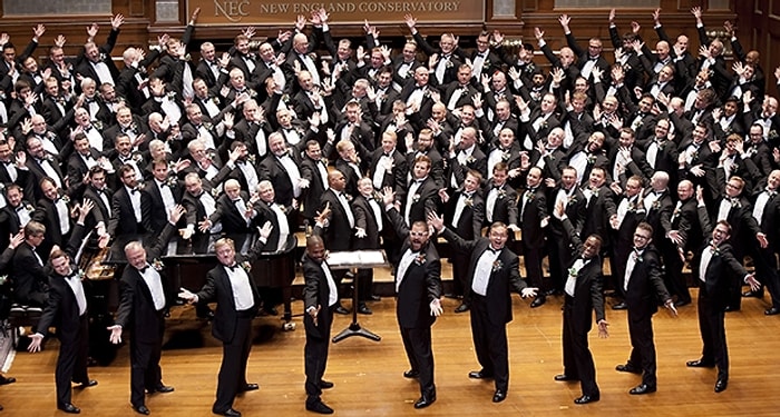 İstanbul'da Müzik Kazandı: Boston Gay Men's Chorus Konserini Binlerce Kişi Ücretsiz İzledi