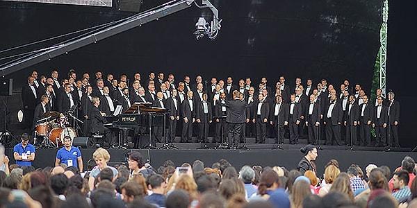İstanbul konserine tepki kadar ilgi de çoktu ve sonunda müzik kazandı!