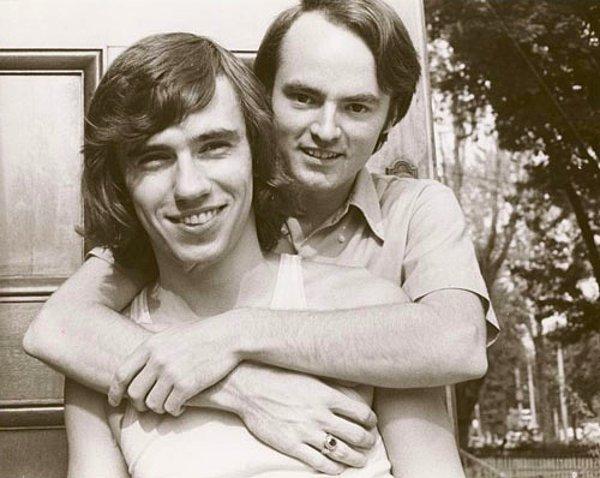 Toronto'nun ilk Onur Haftasında gey çift, Ağustos 1972