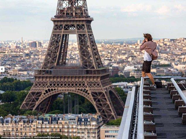 10. Yandaki binaların çatılarına çıkarak, Paris’te yalnızca birkaç turistin görebileceği açılardan Eyfel kulesini fotoğraflardılar.