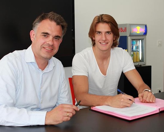 Atınç Nukan'dan Beş Yıllık İmza