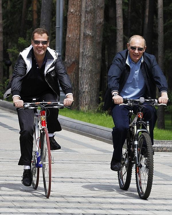 2. Dmitri Medyedev ve Vladimir Putin
