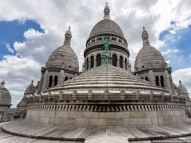 15. La Basilique du Sacré Cœur de Montmartre