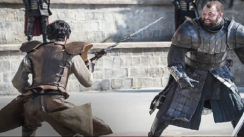 Orta Dünya’nın savaş ustaları Aragorn, Haldir, Boromir, Legolas, Gimli, Faramir, vs. karşısında Mormont, Jon Snow, Jaime Lannister, Bronn, Oberyn Martell, Sandor Clegane, Stannis Baratheon, Tormund Giantsbane, Davos Seaworth, Ramsay Bolton, vb. savaşçıları bulacaktır.