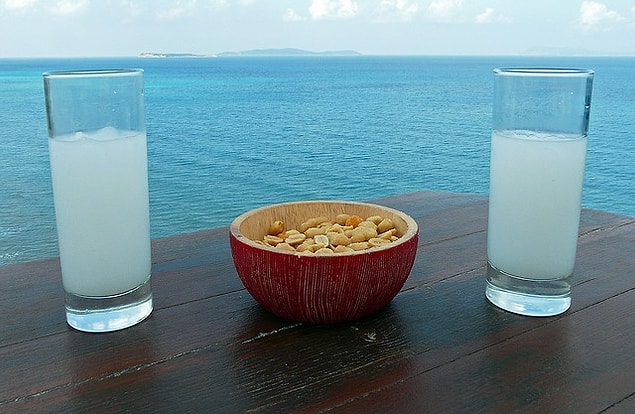 9. "Suya düşse de hayallerimiz, içine rakı döküp keyfimize bakmasını da biliriz."