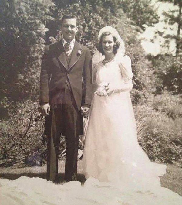 Daha 8 yaşındayken birbirlerine aşık olan çift, 1940 yılında evlenmişler.