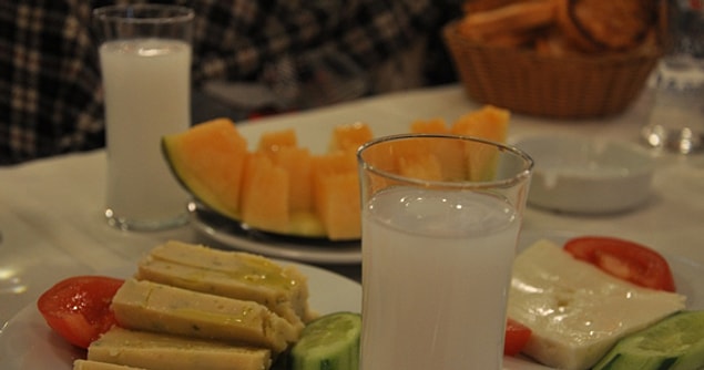 13. "Rakı şişesinde balık olsam..."