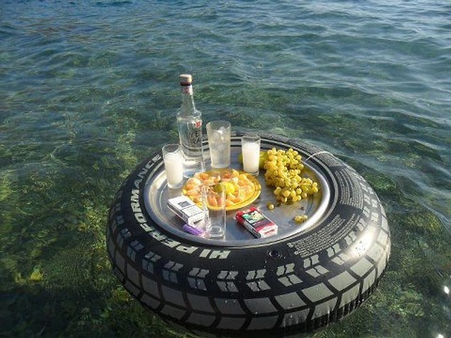 15. "İçmesini bilene zevk-ü sefadır rakı, içmeyi bilmeyene cevr-ü cefadır rakı."