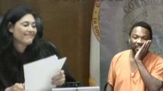 Yargıç ve Hırsızlıkla Suçlanan Adamın Okul Arkadaşı Çıkması