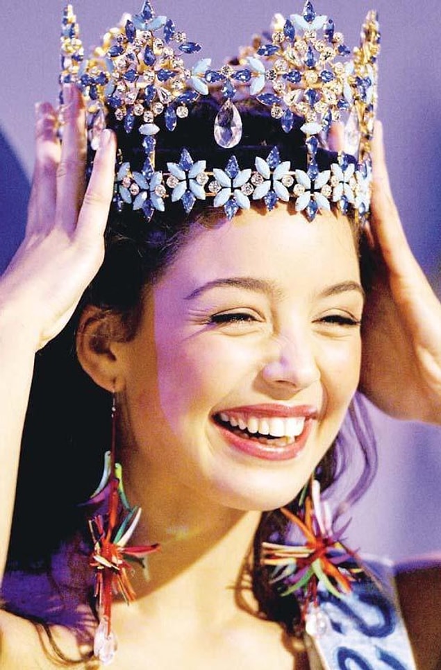 14. Azra Akın