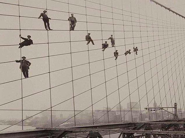12. Brooklyn Köprüsü'nde Çalışan İşçiler